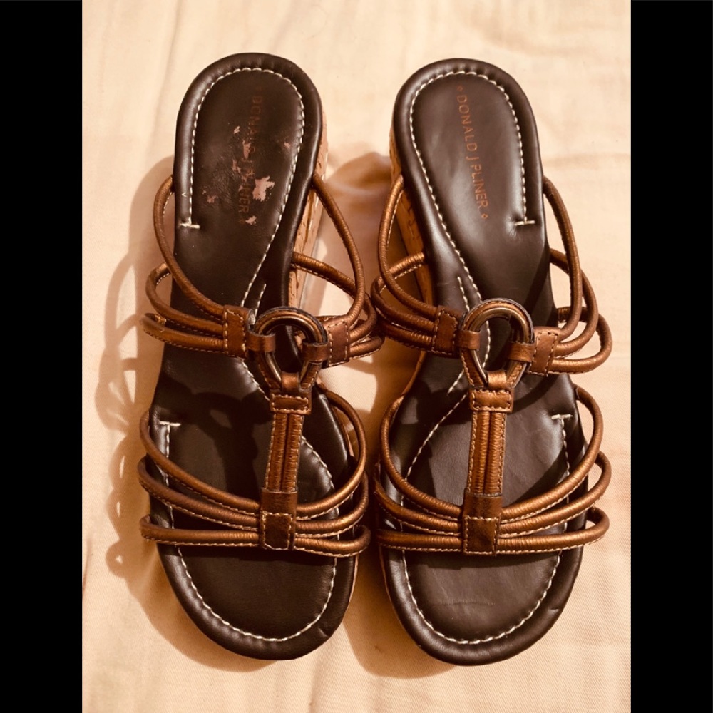 Donald j piner sandals🔥clearance🔥